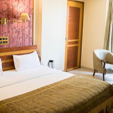 Hotel Deccan Royaale, Shivajinagar Pune Extérieur photo