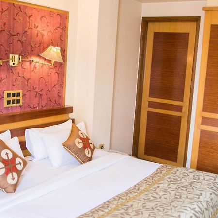 Hotel Deccan Royaale, Shivajinagar Pune Extérieur photo