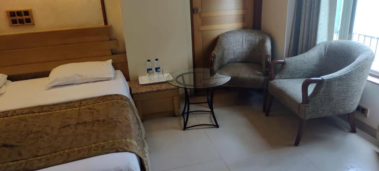 Hotel Deccan Royaale, Shivajinagar Pune Extérieur photo
