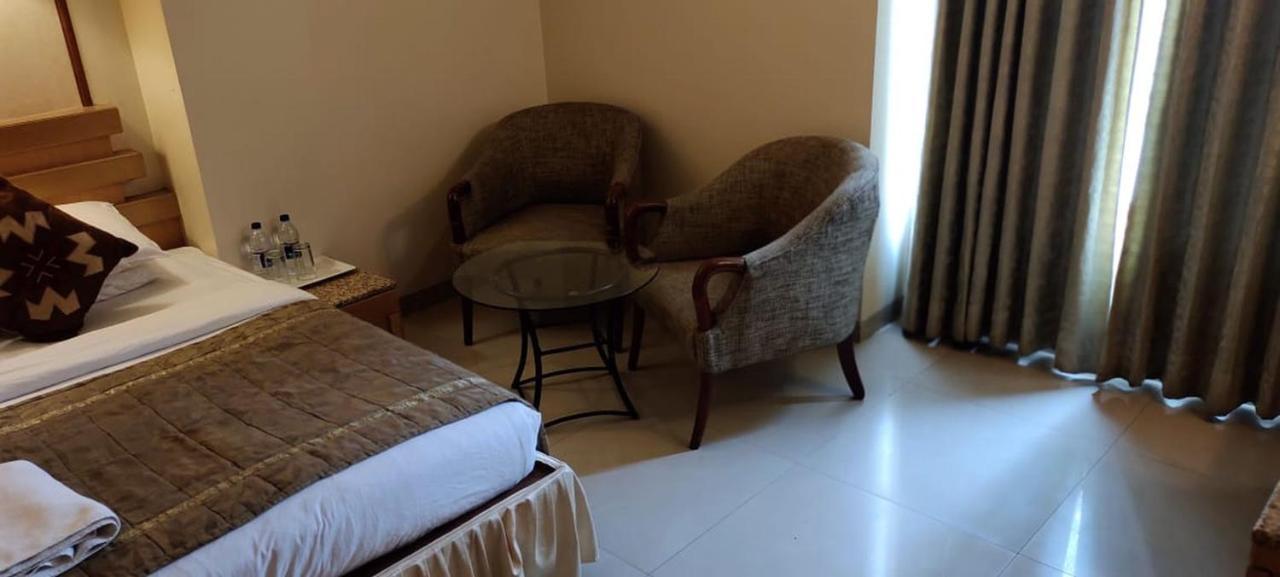 Hotel Deccan Royaale, Shivajinagar Pune Extérieur photo