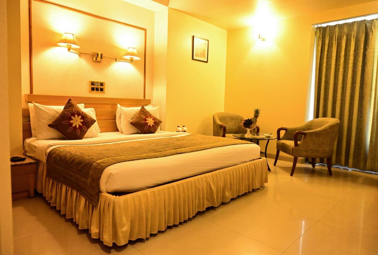 Hotel Deccan Royaale, Shivajinagar Pune Extérieur photo