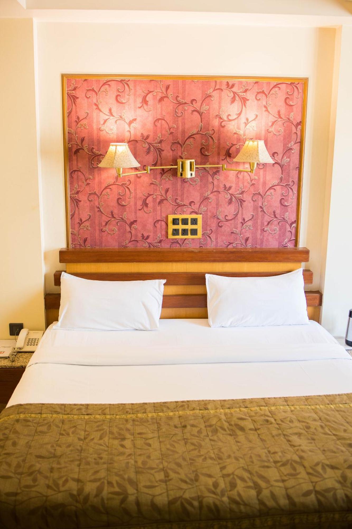Hotel Deccan Royaale, Shivajinagar Pune Extérieur photo