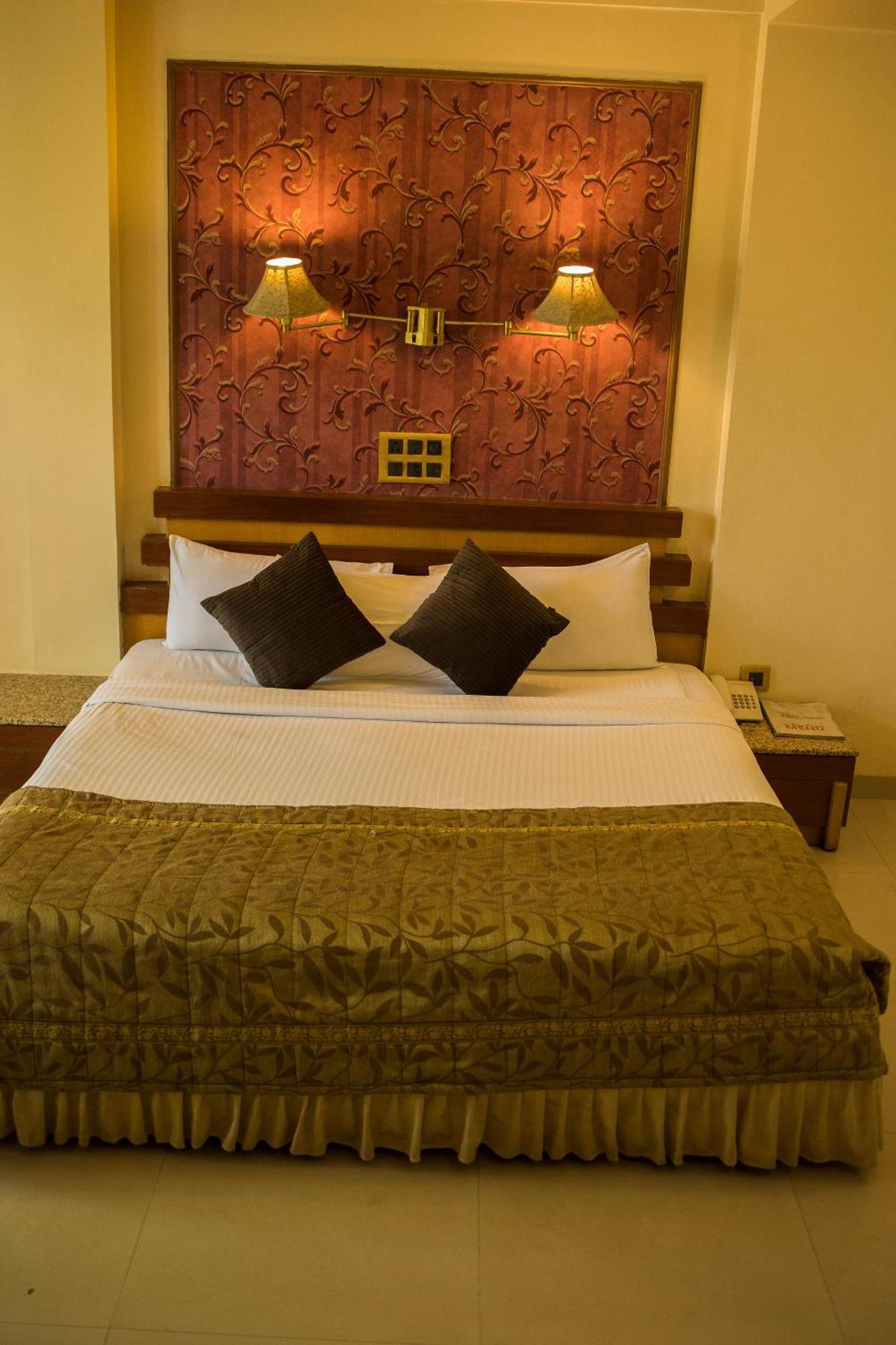 Hotel Deccan Royaale, Shivajinagar Pune Extérieur photo