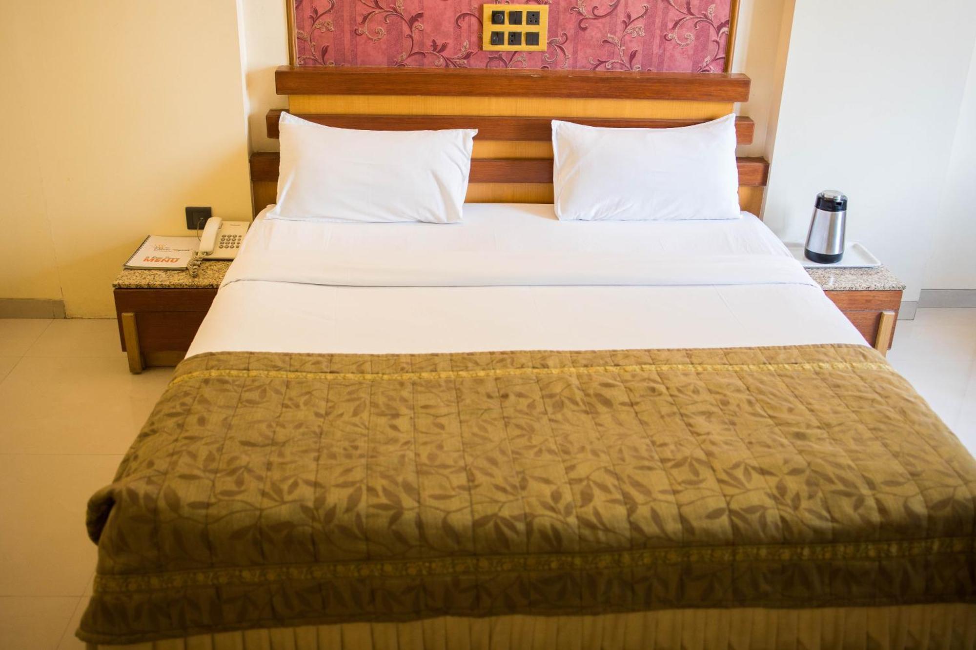 Hotel Deccan Royaale, Shivajinagar Pune Extérieur photo