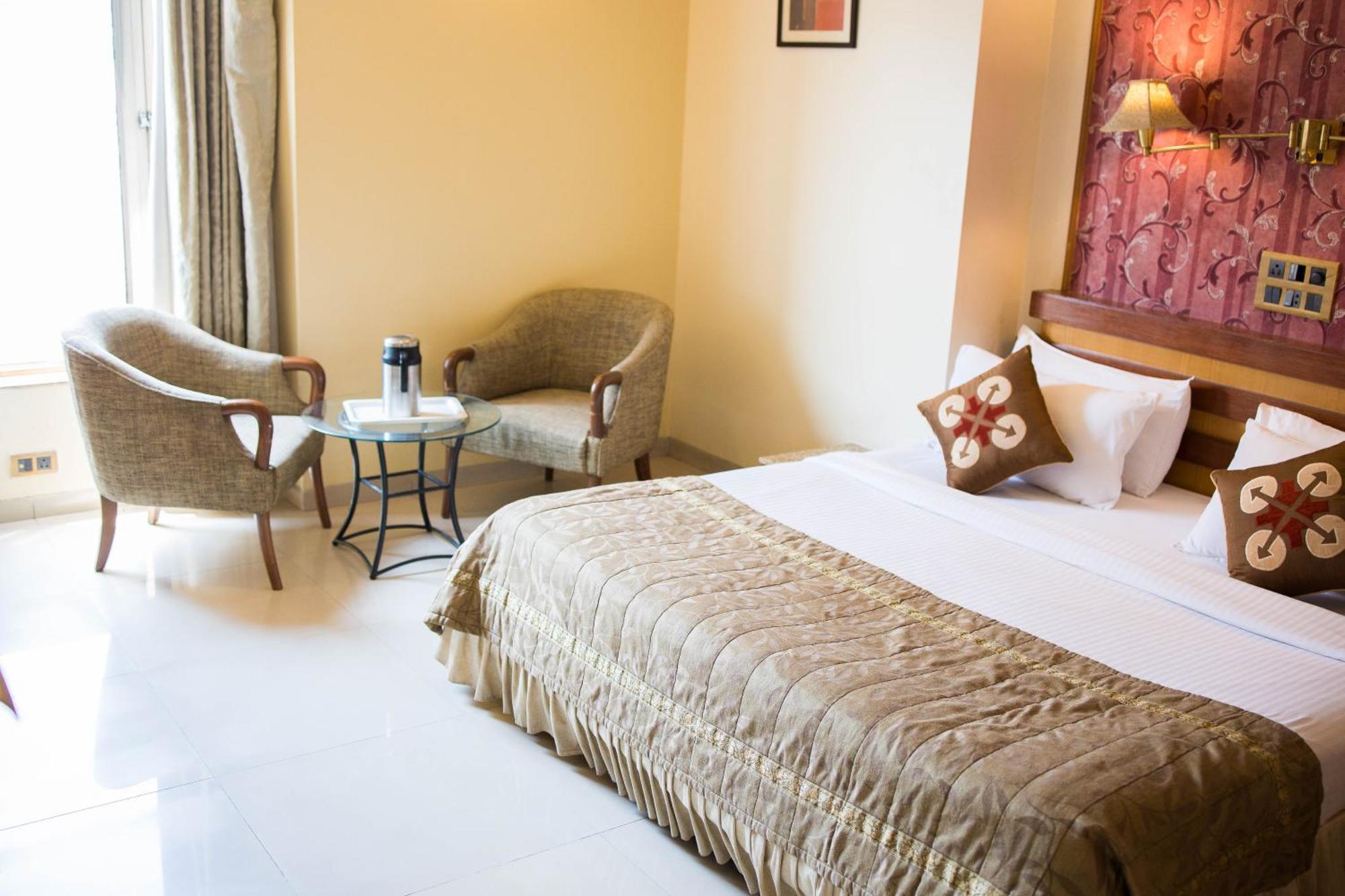 Hotel Deccan Royaale, Shivajinagar Pune Extérieur photo