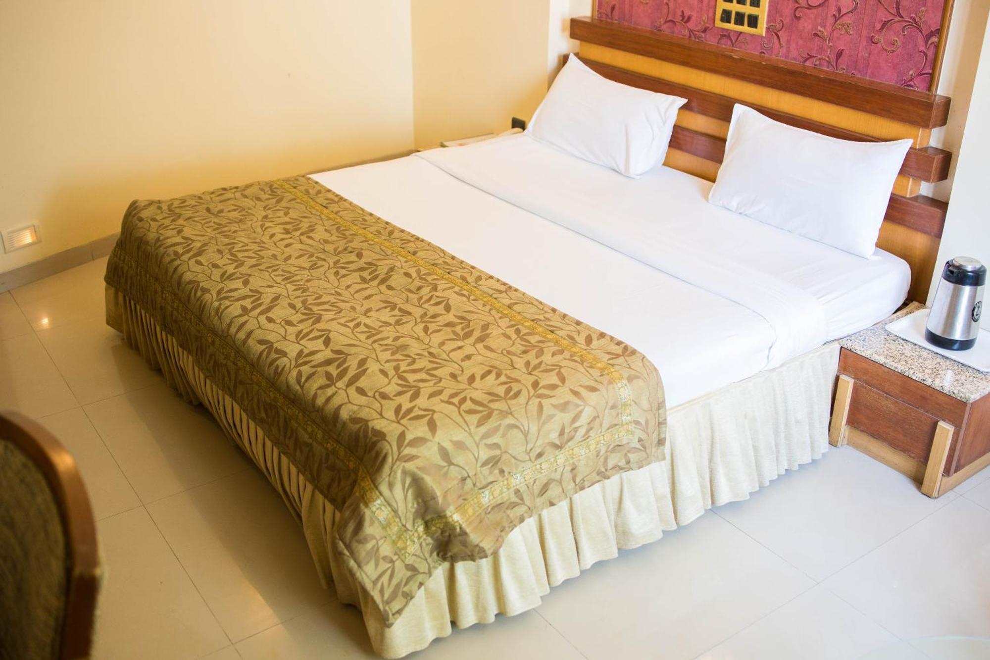 Hotel Deccan Royaale, Shivajinagar Pune Extérieur photo