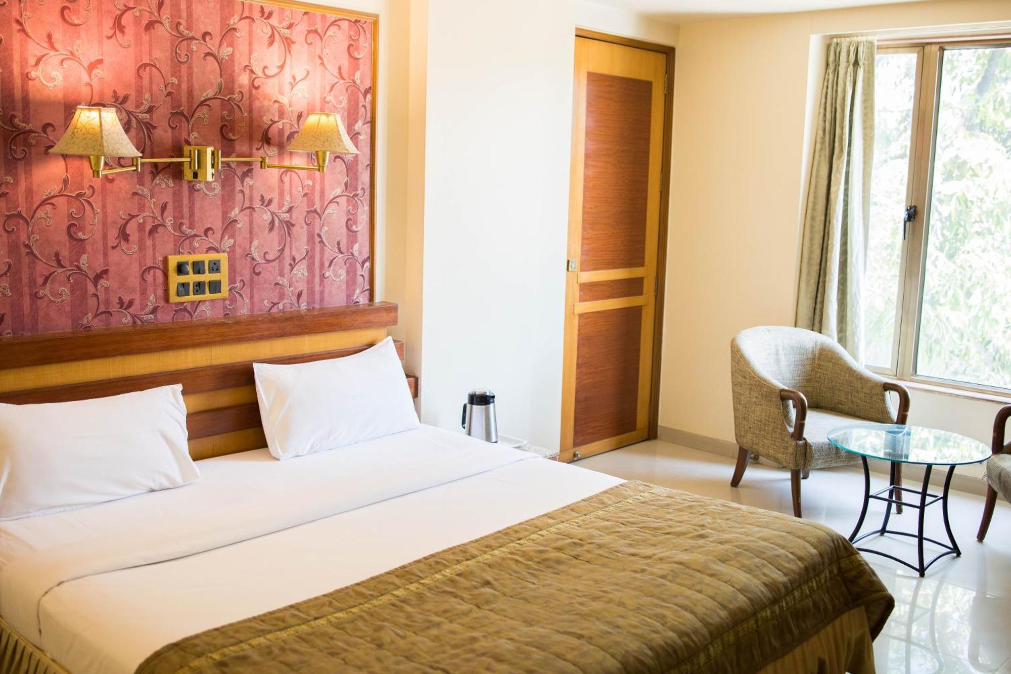 Hotel Deccan Royaale, Shivajinagar Pune Extérieur photo